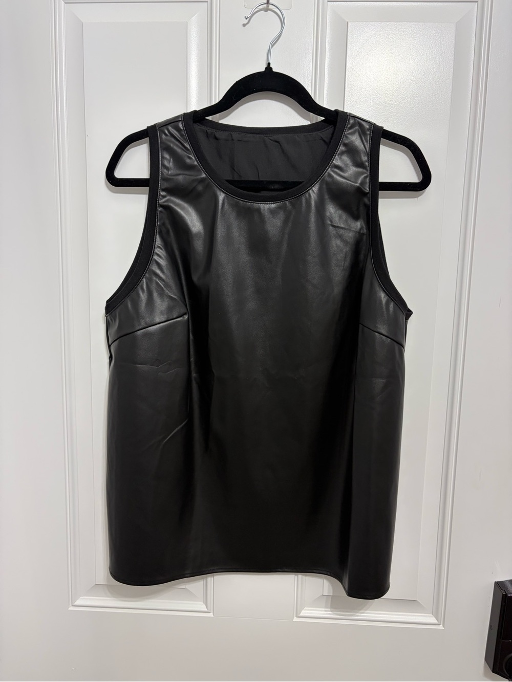 Sleeveless Faux Leather Black Tank Top - Women. Size XL. NWOT